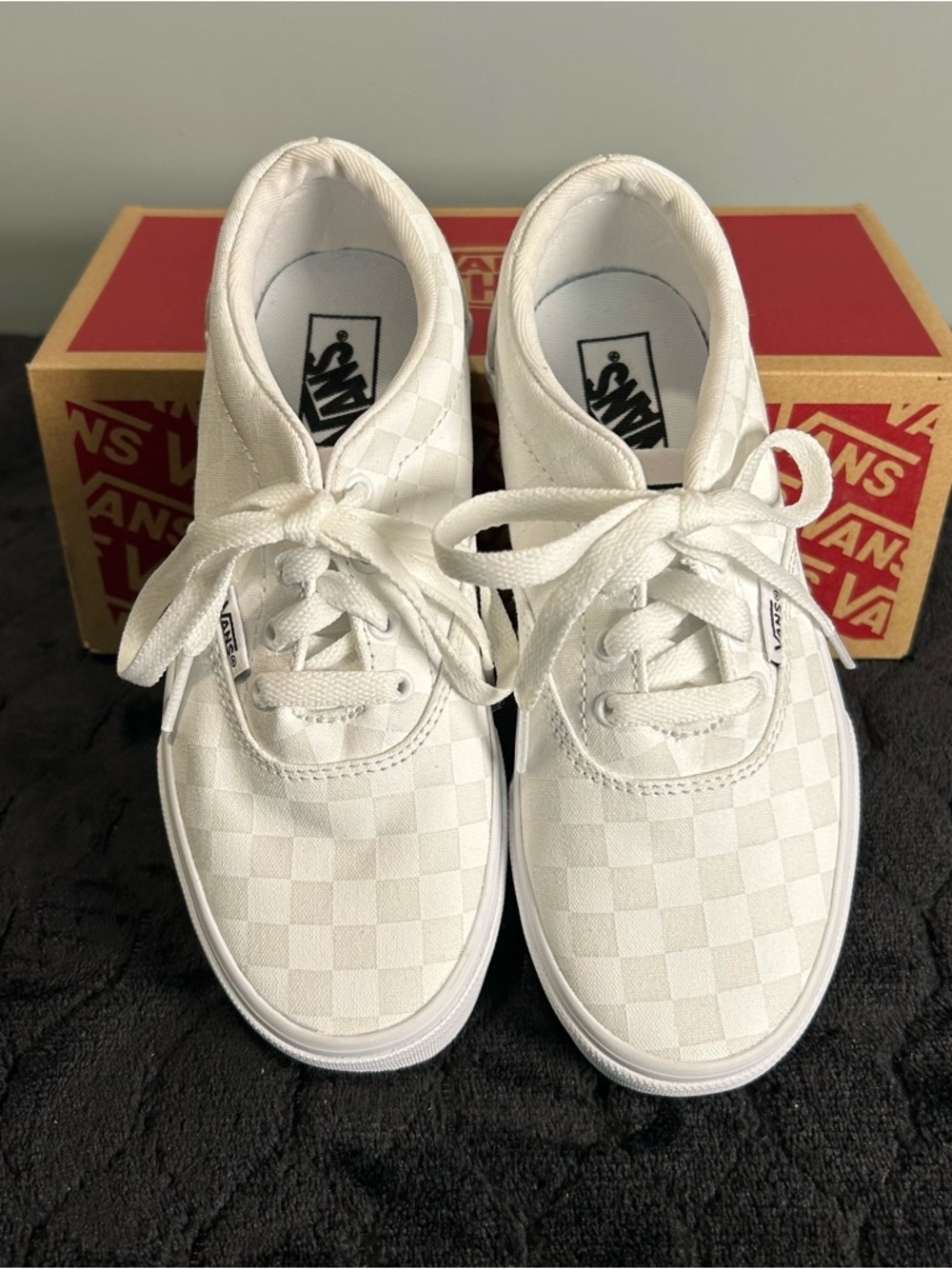 Vans Checkerboard Authentic Sneakers in White on White Monochrome Youth 2 NIB